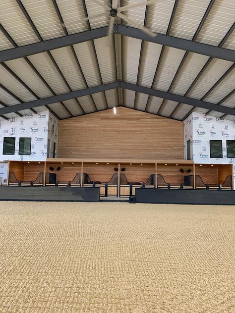 Indoor Arena Plans, Horse Arena Wedding, Horse Barn Designs Layout, Equine Stables, Dream Barn Stables, Watching Friends, Barn Layout, Equestrian Design, Horse Barn Ideas Stables