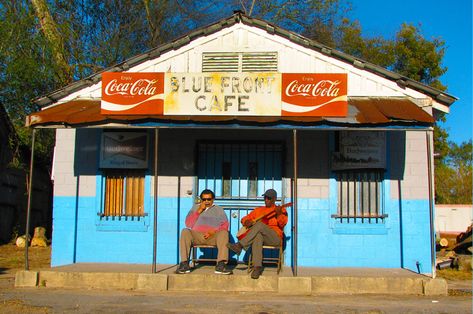 The Top Five Best Blues Festivals in Mississippi Mississippian Culture, Mississippi Art, Clarksdale Mississippi, Cruisin The Coast Mississippi, Old Crow Medicine Show, Mississippi Blues, Mississippi Travel, Juke Joints, Festival Guide