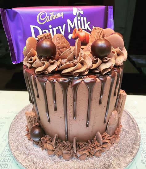 Cadbury Birthday Cake Ideas, Cadbury Chocolate Cake, Cadbury Cake, Milk Chocolate Cake, Chocolate Drip Cake, Dairy Milk Chocolate, Birthday Chocolates, Milk Cake, Birthday Cake Chocolate