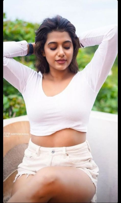 Shilpa Manjunath, Face Images, Curvy Girl Outfits, Blonde Girl, White Shorts, Girl Outfits, Blonde, Actresses, Womens Shorts