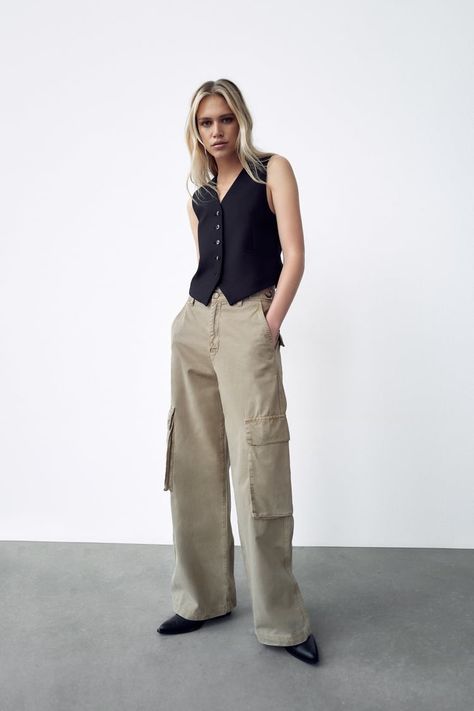 Spring Vest Outfits, Meet The Parents Outfit, Waistcoat Woman Outfit, Ladies Outfit Ideas, Black Waistcoat Outfit, Gilet Outfit Women, Waistcoat Outfit Women, Vest Outfit Women, Black Vest Outfit