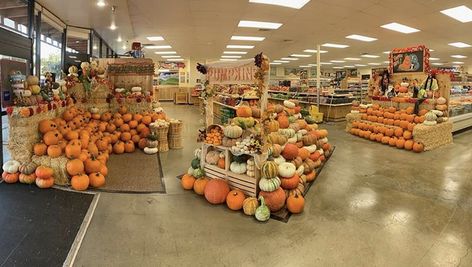 Trader Joe’s display store #30 #traderjoesdisplay Fall Produce Displays, Fall Displays, Own Business Ideas, Supermarket Display, Fall Produce, Produce Displays, Pumpkin Display, Playhouse Outdoor, Autumn Display