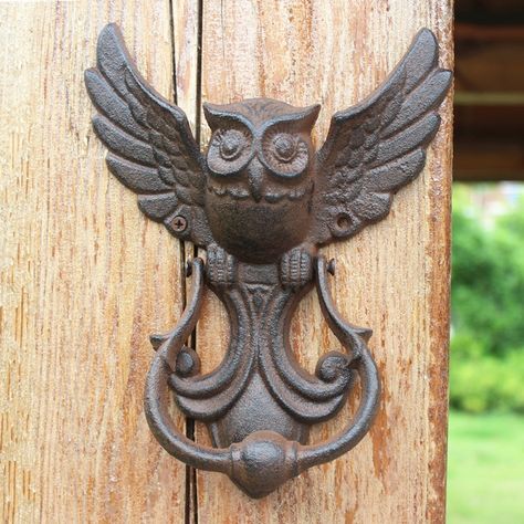 Cast Iron Industrial Style Retro Owl Door Knock Pulls Vintage - Etsy Antique Door Knockers, Owl Door, Owl Home Decor, Door Knobs And Knockers, Wrought Iron Doors, Iron Door, Animal Head, Antique Door, Antique Iron