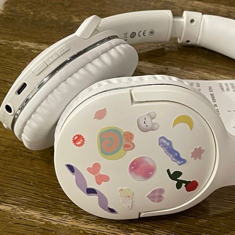 Headphone Decoration, Pink Headphones, Membentuk Alis, Capas Samsung, Cute Headphones, Switch Accessories, White Headphones, Aesthetic Photo, My Vibe