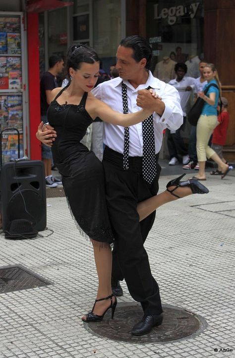 tango...love it. Tango Dancers, Tango Dance, Dance Like No One Is Watching, Argentine Tango, Shall We Dance, Ballroom Dancing, Salsa Dancing, Royal Ballet, Learn To Dance