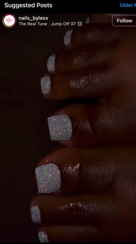 Prom Toenail Ideas, January Pedicure Ideas, White Glitter Pedicure, Grey Toenails, Glitter Toes Pedicure, Silver Toe Nails, Sparkly Pedicure, Silver Toenails, Teal Acrylic Nails