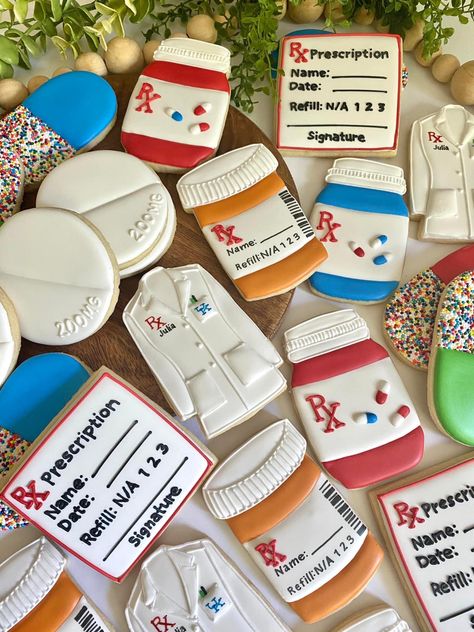 Pill Cookies Decorated, Pill Bottle Cookies, Pill Cookies, Pharmacy School Graduation Party, Pharmacy School Graduation, Medical Cookies, Medical Party, Pharmacy School, Pill Bottle