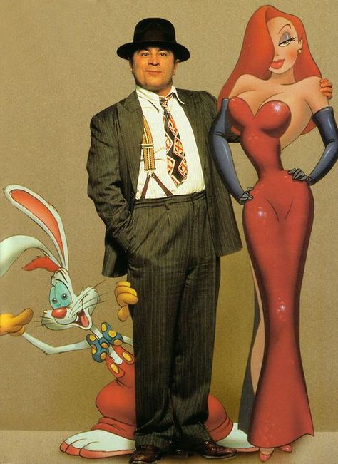 who framed roger rabbit (1988) dir by robert zemeckis Holli Would, Bob Hoskins, Jessica And Roger Rabbit, Who Framed Roger Rabbit, Rabbit Costume, Roger Rabbit, Jessica Rabbit, Moving Pictures, Couple Halloween