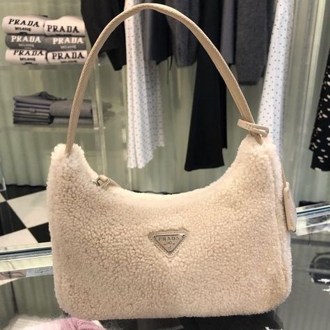 bags
luxury bags
fashion
prada Fluffy Purse, Fluffy Bag, 2023 Vision, Beige Bag, Kawaii Fashion Outfits, Celebrity Design, Pretty Bags, Kawaii Fashion, Prada Bag