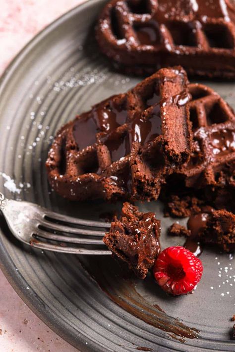 Chocolate Waffle Recipe Easy, Chocolate Waffles Aesthetic, Chocolate Waffles Recipe, Easy Chocolate Bars, Waffles With Chocolate, Waffles Aesthetic, Chocolate Waffle Recipe, Waffle Chocolate, Waffles Chocolate