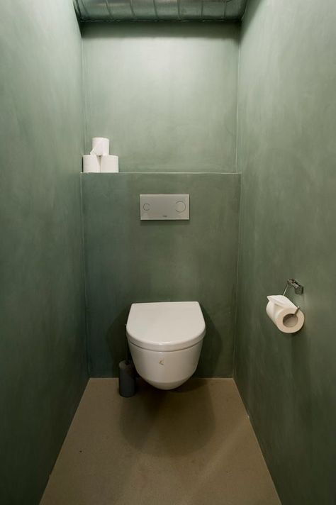 Minimal Restroom, Earth Bag Homes, Concrete Effect Paint, Cheap Farmhouse Decor, Bathroom Ensuite, Small Toilet, Toilet Design, Bathroom Wall Tile, Green Bathroom