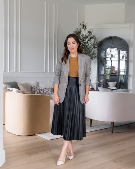 Stylish Outfits For Women Over 50, Traditional Blouse Designs, Leather Pleated Skirt, Timeless Outfits, Stylish Women Fashion, Fashion Tops Blouse, Blazer And Skirt, Woman Suit Fashion, Modest Fashion Outfits