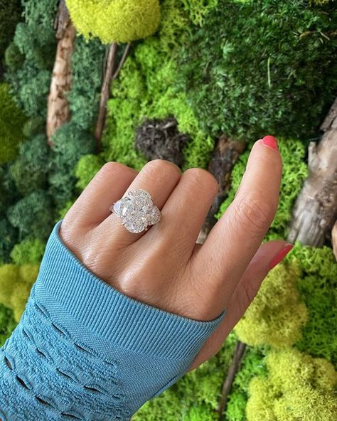 3 Stone Oval Engagement Ring, Graff Engagement Ring, 70s Rockstar, Rich Jewelry, Tiffany Engagement, Hippie Cowgirl, Tiffany Engagement Ring, Luxury Engagement Rings, Rockstar Gf