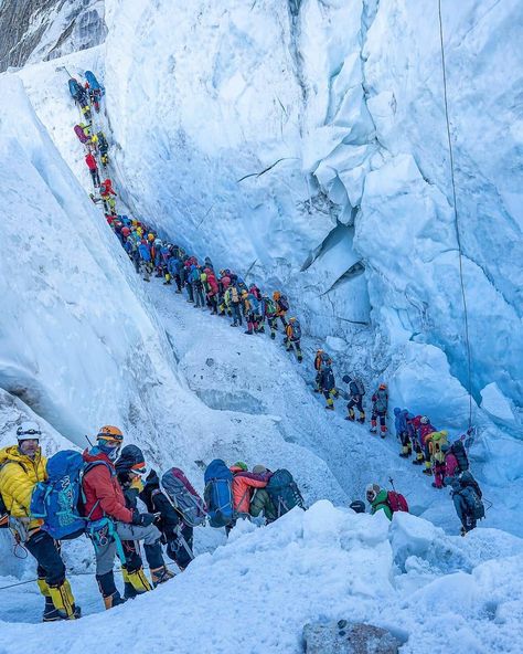 𝖴𝖭𝖲𝖤𝖤𝖭 𝖧𝖨𝖬𝖠𝖫𝖠𝖸𝖠𝖲 on Instagram: “▪️ K H U M B U - I C E F A L L🇳🇵🏔️. . The Khumbu ice fall is one of the most dangerous sections while climbing Everest, due the instability…” Gunung Everest, Pretty Mountains, Climbing Everest, Monte Everest, Mountaineering Climbing, Mt Everest, Camping Set Up, History Events, Mountain Climbing