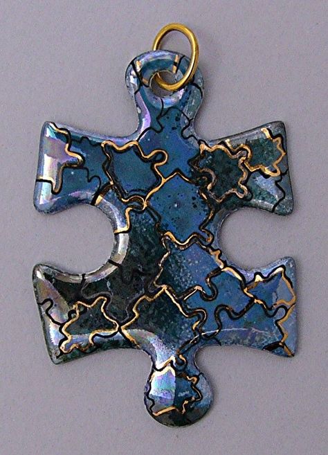 Ceramic Puzzle, Jigsaw Puzzle Crafts, Puzzle Piece Art, Puzzle Piece Crafts, Art Altéré, Found Object Jewelry, Puzzle Jewelry, Puzzle Crafts, Ultra White