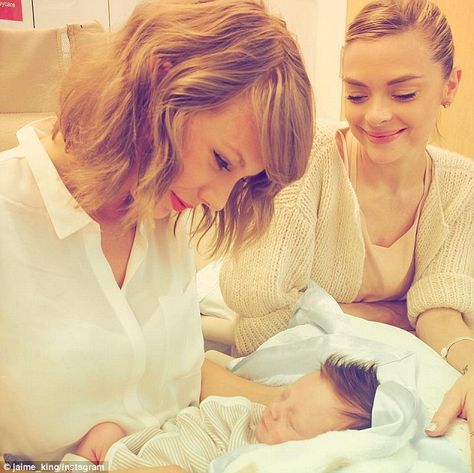 'My loves meet': Jaime King Instagrammed a touching photo of her gal pal Taylor Swift cradling her newborn son, Leo Thames Newman- and Taylor's Godson - on Instagram on Tuesday, 28 July 2015 Jamie King, Photos Of Taylor Swift, Jaime King, Estilo Taylor Swift, King Baby, Calvin Harris, Gal Pal, Taylor Alison Swift, Godmother