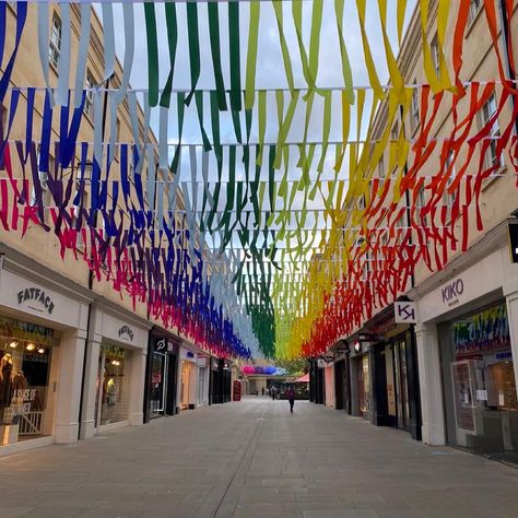 School Bazaar Ideas, Rainbow Ceiling Decorations, College Fest Decoration Ideas Outdoor, Street Decoration Ideas, College Fest Decoration Ideas, Rainbow Ceiling, Street Decoration, Outdoor Party Decorations, Paper Craft Diy Projects