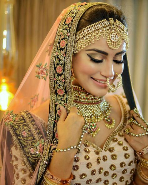 Bridal Jewellery Set, Women's Day 8 March, Surbhi Jyoti, Bridal Photography Poses, Bridal Makeover, Indian Bridal Fashion, Bridal Look, Bridal Photography, Jewellery Set