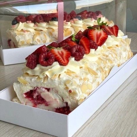 Strawberry Swiss Roll Cake Recipe, Swiss Roll Cake Recipe, Strawberry Swiss Roll, Roll Cake Recipe, Swiss Roll Cake, Full Recipes, Pretty Dessert, Swiss Roll, Think Food