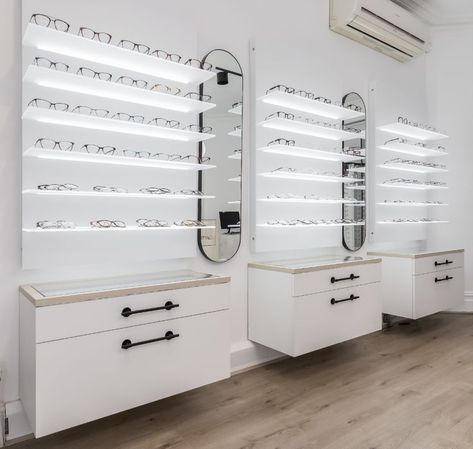 Interior Shop Display, Eyewear Shop Design, Eyewear Store Design, Pharmacy Decor, Interior Design Aesthetic, Eyewear Display, Medical Office Design, Retail Store Interior Design, Glass Store