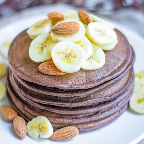 Chocolate Banana Pancakes is great breakfast recipe to curb your morning cravings for chocolates! These easy to make, delicious and vegan pancakes are made in the blender from wholesome ingredients! Serve this with your favorite toppings and enjoy! Healthy Chocolate Banana, Yummy Pancake Recipe, Gluten Free Flour Blend, Vegan Pancakes, Tasty Pancakes, Comfort Food Recipes, Dairy Free Chocolate, Pancake Batter, Banana Pancakes