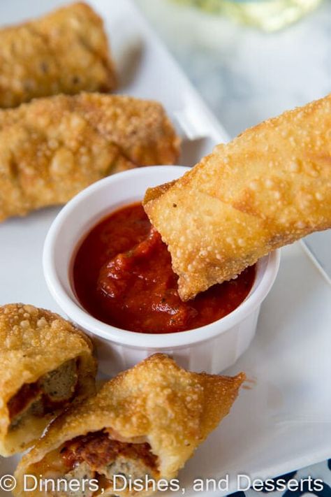 meatball sub egg rolls on a plate with dipping sauce Recipes Using Egg Roll Wrappers, Homemade Egg Rolls, Crispy Egg, Meatball Sub, Wonton Recipes, Meatball Subs, Egg Roll Wrappers, Egg Roll Recipes, Superbowl Snacks