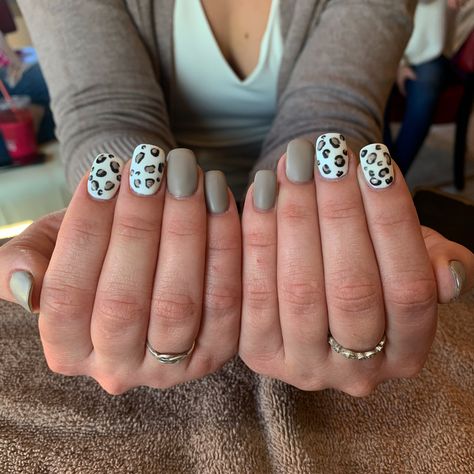 Grad Nails, Cheetah Nail Designs, Cheetah Print Nails, Cheetah Nails, Leopard Print Nails, Print Nails, Leopard Nails, Cute Gel Nails, Accent Nails