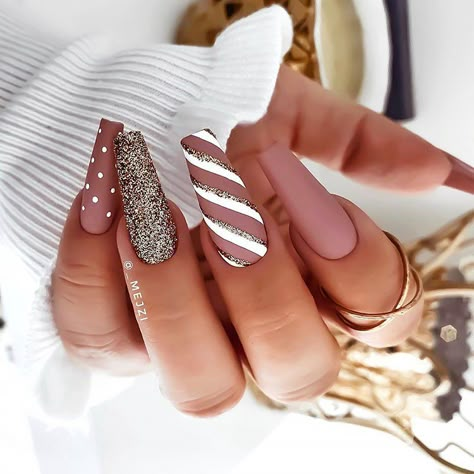 25 Winter Nail Design Ideas for Christmas - Beautiful Dawn Designs Xmas Drawing, Nails Holiday, Short Ombre, Winter And Christmas, Winter Nails Acrylic, Holiday Nail, Nails Christmas, Christmas Nails Acrylic, Short Nail