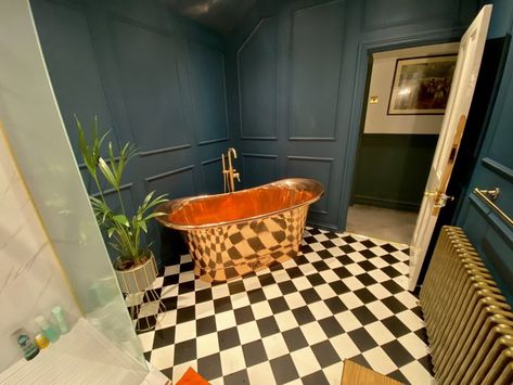 Green And Copper Bathroom, Forest Green Bathroom, Dark Green Bathrooms, Green And Copper, Copper Tub, Copper Bath, Copper Bathroom, Ideal Bathrooms, My Bathroom