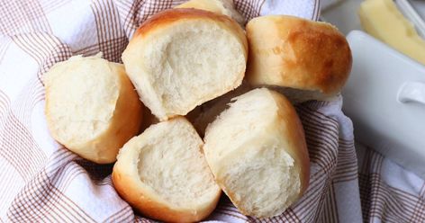 Sourdough Dinner Rolls Sourdough Buns, Sourdough Tips, Soft Sourdough Bread, Sourdough Dinner, Sourdough Ideas, Sourdough Dinner Rolls, Starter Ideas, Sourdough Breads, Sourdough Rolls