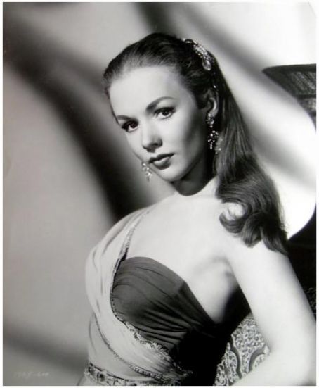 Piper Laurie Piper Laurie, Noir Movie, The Originals Tv, Classic Actresses, Actrices Hollywood, Universal Pictures, Feminine Beauty, Golden Age Of Hollywood, Vintage Pinup