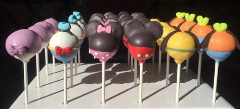 Mickey Mouse Clubhouse Cake Pops Wedding Cake Funfetti, Cake Pops Mickey Mouse, Cake Ballerina, Cupcakes Minnie Mouse, Minnie Mouse Cake Pops, Mickey Mouse Clubhouse Cake, Mickey Mouse Themed Birthday Party, Mickey Mouse 1st Birthday, Chocolate Covered Marshmallows