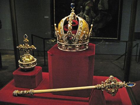 Through time, the crown jewels of the United Kingdom became a collection of important objects that were of great significance to transfer of power. British Crown Jewels, Royal Crowns, William The Conqueror, Real Queens, Queen Crown, Royal Jewels, Tower Of London, Glass Case, London Love