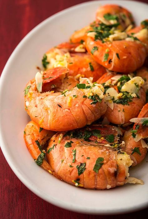 Simply Recipe, How To Cook Prawns, Spot Prawns, Prawns Recipe, Squid Recipes, Grilled Prawns, Food Platter, Prawn Recipes, Grape Salad