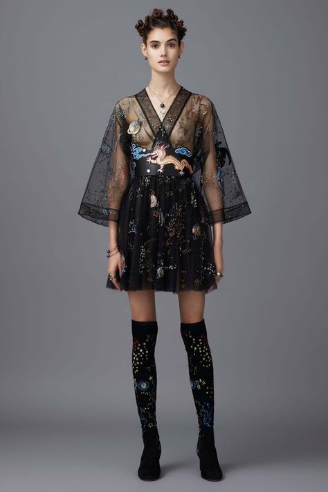 Valentino Pre-Fall 2016 [photos] | WWD Mode Glamour, Pre Fall 2016, Mode Kimono, Textil Design, Fall Fashion 2016, Kimono Dress, 여자 패션, 2016 Fashion, Fall 2016