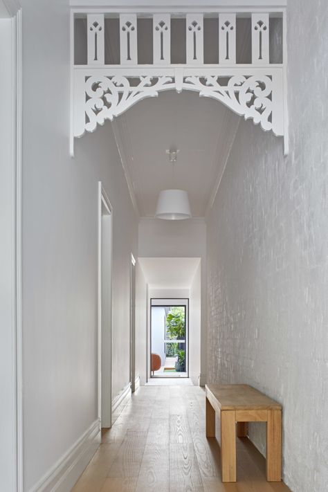 Before & after: A Victorian cottage sees the light - The Interiors Addict White Astetic, Wooden Hallway, Small Sitting Rooms, White Hallway, Brighton Houses, White Victorian, Farmhouse Side Table, Casa Country, Modern Extension