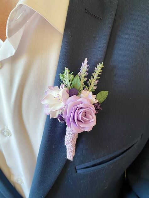 Lavender Bridesmaid Bouquet, Purple And Lavender Wedding, Spring Boutonniere, Wedding Bouquet Lavender, Bride Bouquet Pink, Boutonniere Purple, Daisy Bouquet Wedding, Prom Flowers Bouquet, Purple Boutonniere