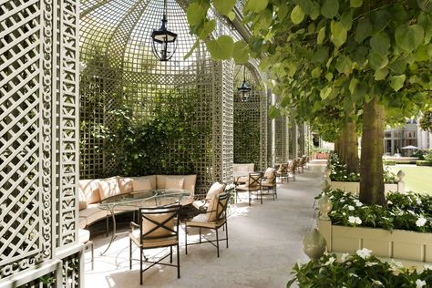 This Parisian Brunch Might Be the Most Decadent Experience Ever. | Photo Credit: Ritz Paris Ritz Hotel Paris, Paris Garden, The Ritz Paris, Ritz Hotel, Ritz Paris, Radisson Blu, French Garden, Paris Hotels, Florida Home