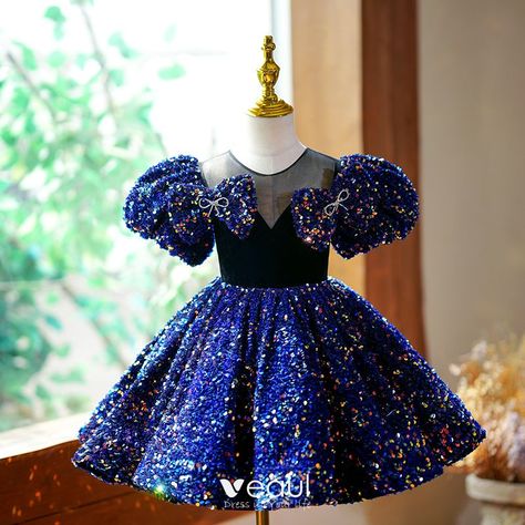 Sparkly Royal Blue Sequins Short Birthday Flower Girl Dresses 2023 Ball Gown Scoop Neck Puffy Short Sleeve Flower Girl Dresses Toddler Prom Dresses, Gown Royal Blue, Crinoline Skirt, Kids Formal, Princess Silhouette, Birthday Flower, Elegant Baby, Sequin Bow, Dresses 2023