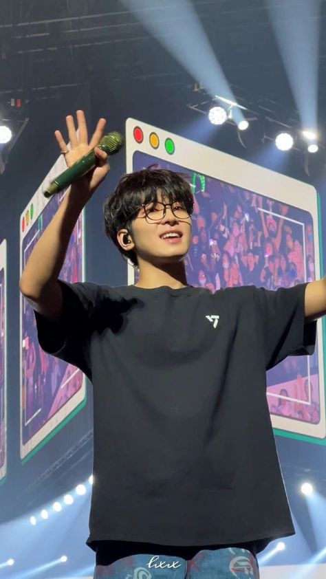 Wonwoo Concert, Dibujos Toy Story, Pocket Full Of Sunshine, Be The Sun, Won Woo, Fotografi Vintage, Jeon Wonwoo, Seventeen Going Seventeen, Concert Aesthetic