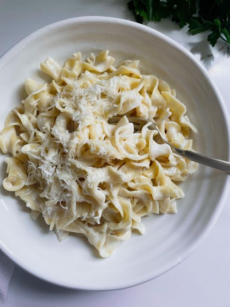 Creamy Parmesan Egg Noodles - Espresso and Lime Sauce For Egg Noodles, Egg Noddles Dishes, Wide Egg Noodle Recipes, Egg Noodles Dishes, Buttered Egg Noodles Recipe, Recipes With Egg Noodles, Creamy Egg Noodles, Egg Noodle Pasta, Egg Noodles Recipes