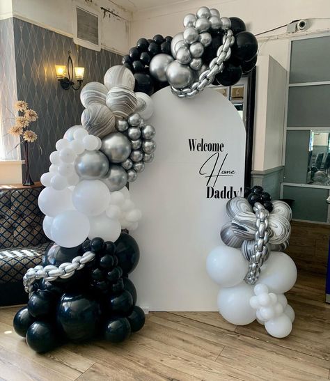 JD Occasions on Instagram: “𝖒𝖆𝖗𝖇𝖑𝖊 & 𝖈𝖍𝖆𝖎𝖓𝖘🖤 Single sail board set up done today✨ Love these colours together! Message us today to get your event booked in 📥…” Black White And Silver Balloon Arch, Arch Boards Backdrop, Marble Balloon Garland, Festa Rock Roll, Black And White Party Decorations, Marble Balloons, Black And White Balloons, Balloon Arch Decorations, White Party Decorations