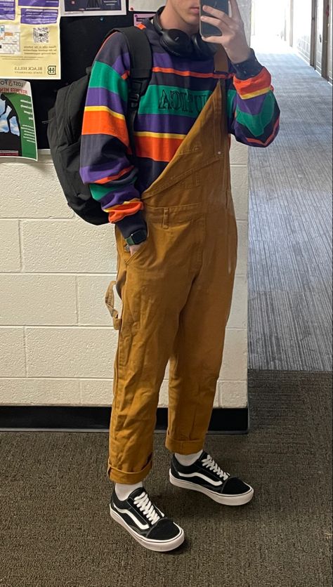 Outfit with khaki/brown/orange overalls and a colorful sweater with vans Colorful Guy Outfits, Sweater Overalls Outfit, Colorful Male Outfits, Colorful Masc Outfits, Indie Boy Outfit, Overalls With Sweater, Artsy Outfit Men, 90s Boys Fashion, Colorful Outfits Men