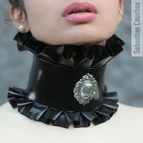 Choker Style, How To Look Classy, Collar And Cuff, Riding Helmets, Link In Bio, Choker, Choker Necklace, Crown Jewelry, Cuff