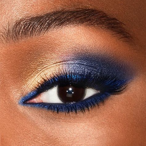 Guard Makeup, Blue Eyeshadow For Brown Eyes, Quince Makeup, Eyeliner Inspo, Blue Eyeshadow Palette, Luxury Palette, Metallic Eyeliner, Blue Eyeshadow Looks, Blue Smokey Eye