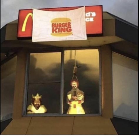 Mcdonalds Funny, Free Robux, Weird Images, Goofy Pictures, Very Funny Pictures, Silly Pictures, Funny Reaction Pictures, Some Funny Jokes, Hysterically Funny