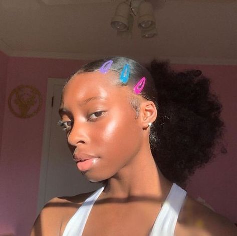 Like what you see, follow me.! PIN: @IIjasminnII✨GIVE ME MORE BOARD IDEASS Natural Hair With Clips, Hair With Clips, Hair Clip Hairstyles, Hair Clips 90s, Cabello Afro Natural, Cute Natural Hairstyles, Edges Hair, Clip Hairstyles, 4c Hair