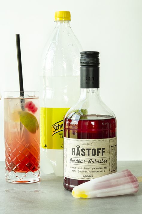 Pink Gin, Vodka Drinks, Cocktail Drinks, Mocktails, Coffee Drinks, Rosé Wine Bottle, Hot Drink, Vodka Bottle, Gin