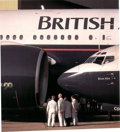 British Airways Boeing 777-236/ER (left) having the size of its massive General Electric GE-90-115B turbofan compared with the width of a company 737-336 fuselage; The GE-90 is the world's largest aircraft engine and ist the most powerful in the commercial category. Aviation Aesthetic, Airline Poster, Aviation Mechanic, Aviation World, Aircraft Maintenance, Cargo Airlines, Airplane Photography, Boeing Aircraft, Passenger Aircraft