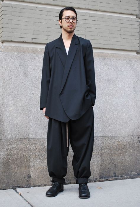 A Stylish Man | Rocking it Oversized… Oversized Suits Men, Mans Suit, Kimono Men, Oversized Kimono, Rare Clothing, Zoot Suit, All Black Fashion, Stylish Man, Suits Men